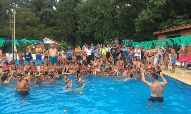 Fiesta de agua en la Colonia!