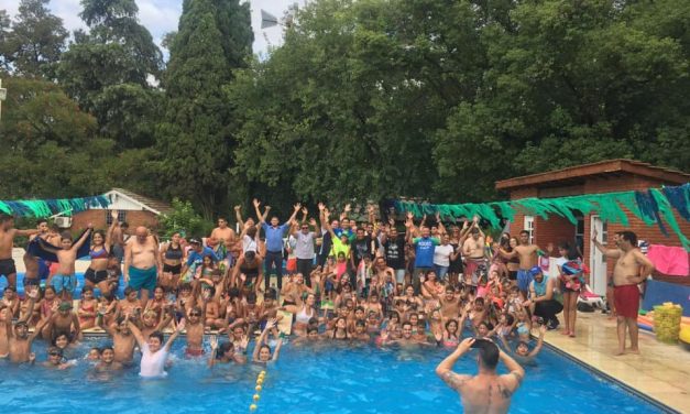 Fiesta de agua en la Colonia!