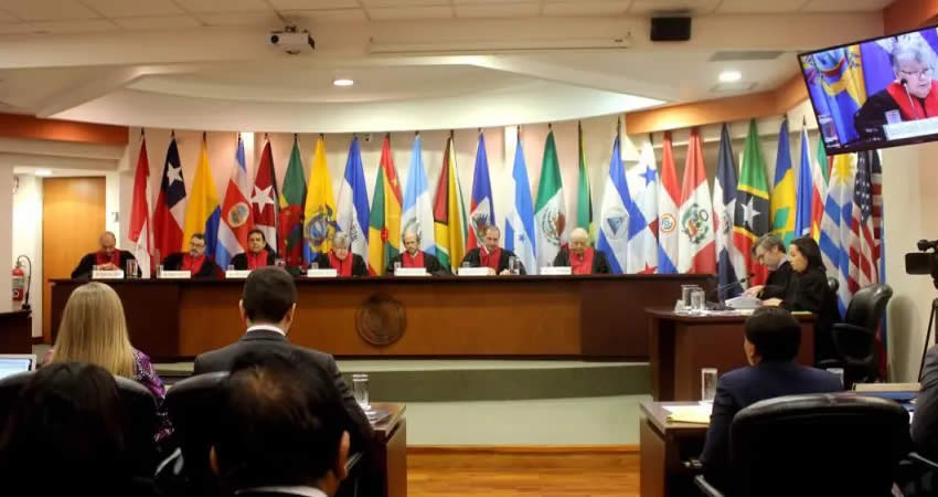 DEMOCRACIA, TRABAJO Y LIBERTAD SINDICAL ANTE LA CORTE INTERAMERICANA