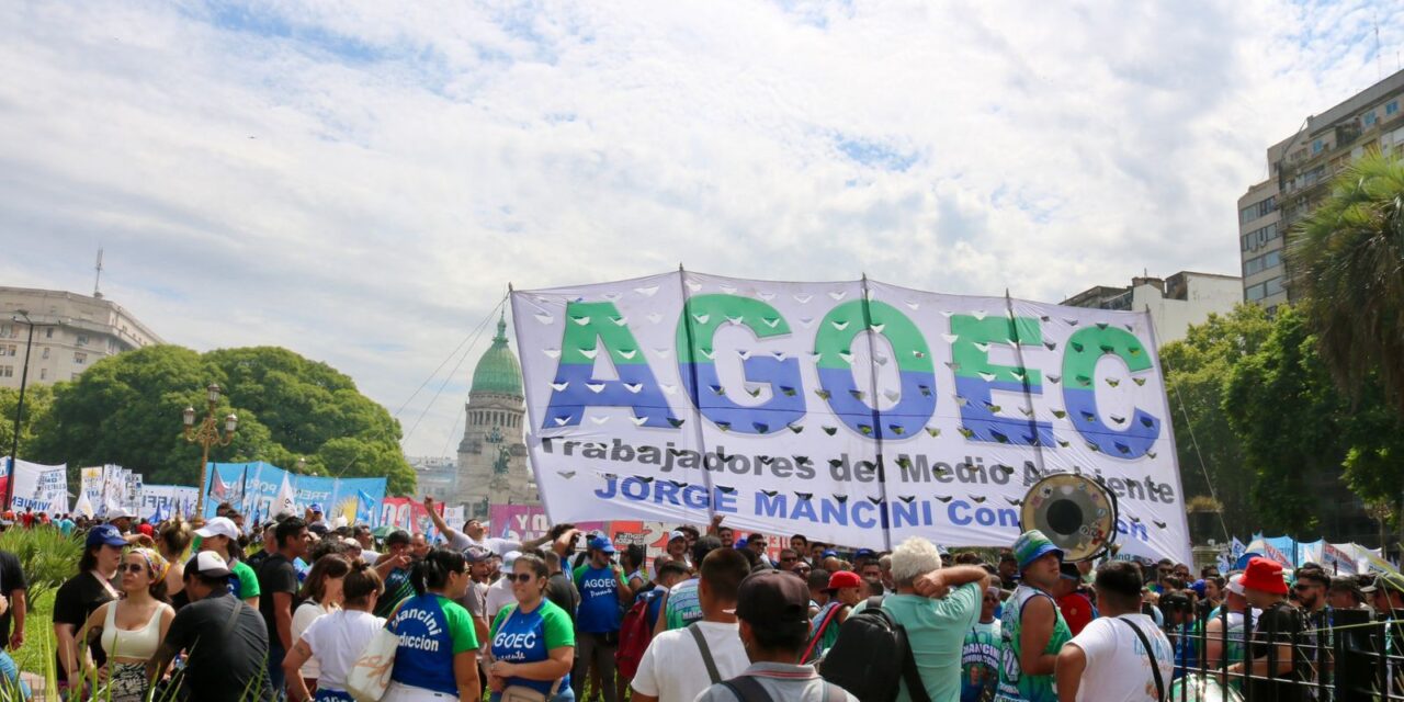 AGOEC MARCHÓ EN DEFENSA DEL TRABAJO Y CONTRA LA REFORMA LABORAL