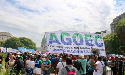 AGOEC MARCHÓ EN DEFENSA DEL TRABAJO Y CONTRA LA REFORMA LABORAL